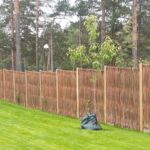 På the Well i Norge er der en del terrænforskel. Her blev pilesektionerne opsat med niveauforskelle som er tilpasset terrænet. Farven på Kanelpilen kan ofte skifte farve alt efter vejret og sollyset.