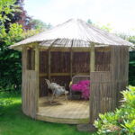 Denne smukke og hyggelige have pavillon er flette i pilesorten Engelsk Viminalis