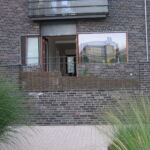 Vandret pilehegn afskærmer smukt terrassen på 1´ste sal.