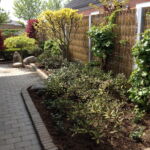 Pilen er flettet på et galvaniseret rivnet som passer smukt til omgivelserne.