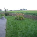 Det vandrette pile hegn passer smukt ind i den omkringliggende natur.