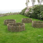 Fire smukke højbede flettet i 3-års pil, er nu klar beplantning.