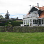 Smedejernslågen med pil kan åbnes begge veje.